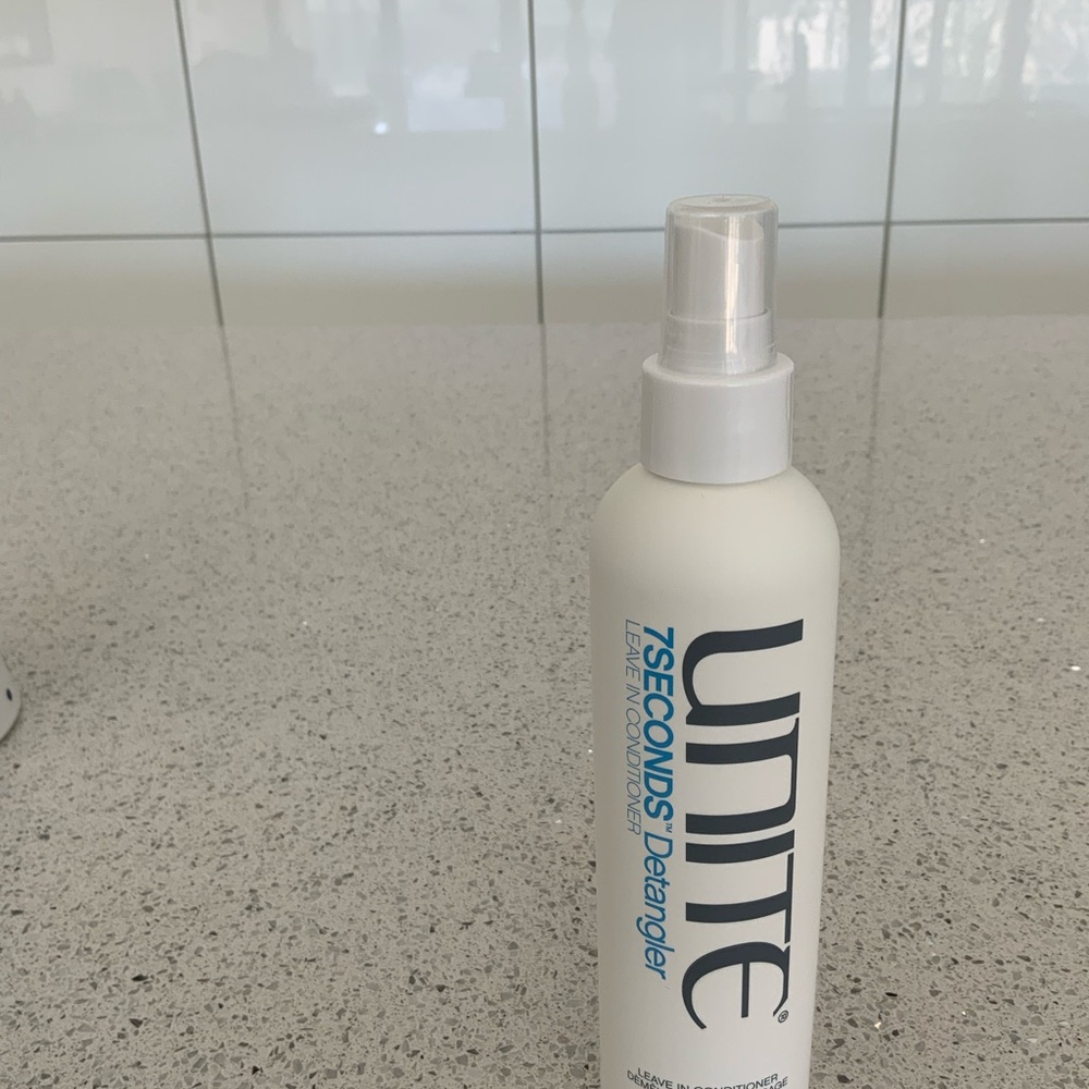 UNITE 7SECONDS Detangler Leave-In Conditioner - White